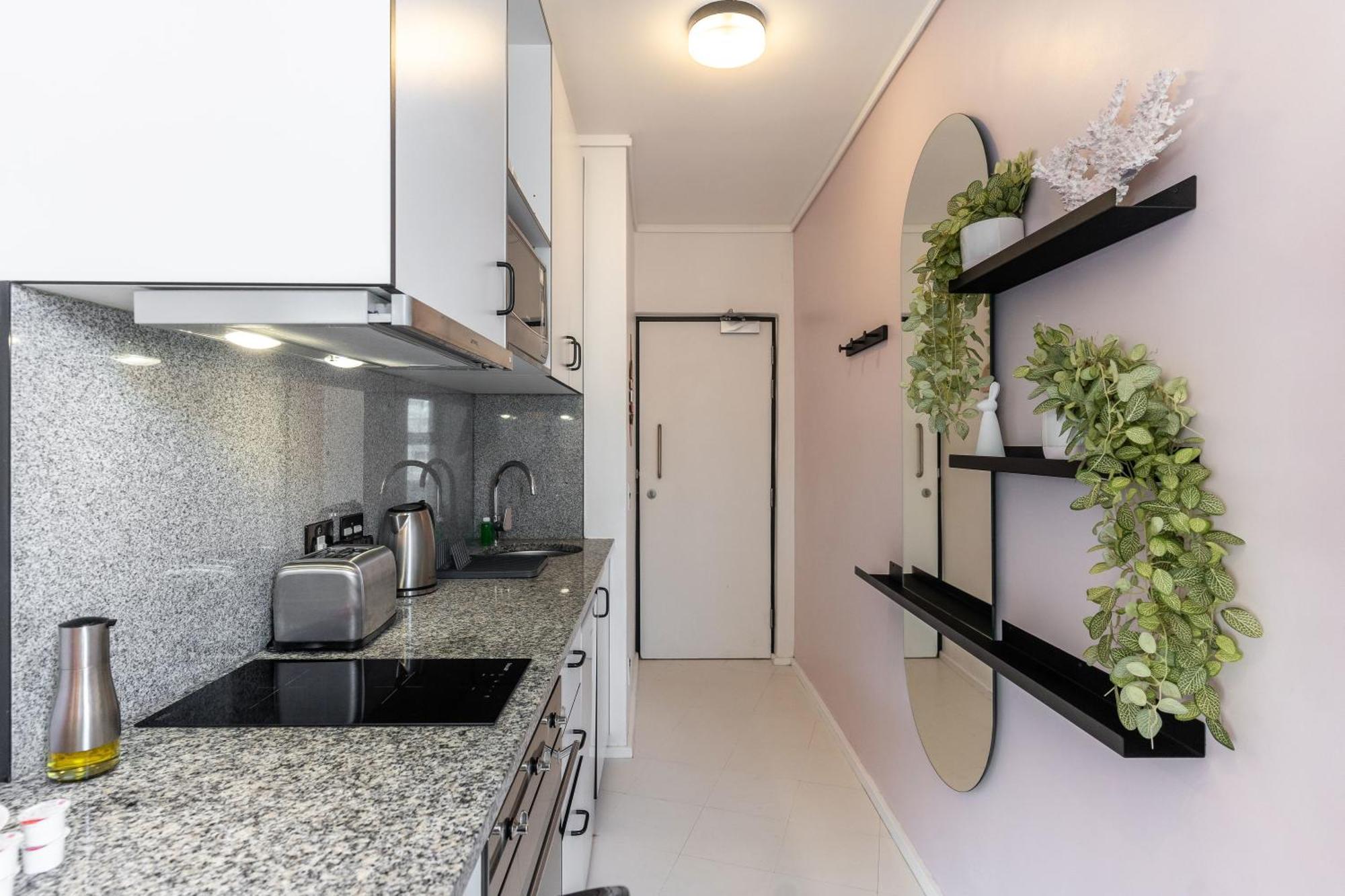 Apartment The Flamingo703: Spacious Corner Unit In Sea Point