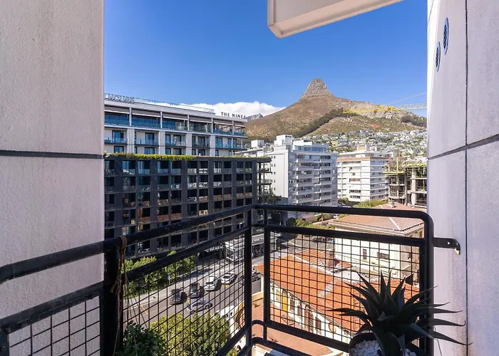 The Flamingo703: Spacious Corner Unit In Sea Point