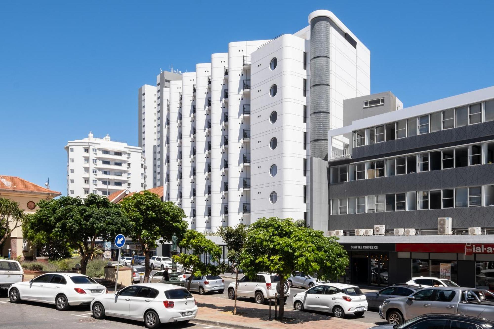 The Flamingo703: Spacious Corner Unit In Sea Point