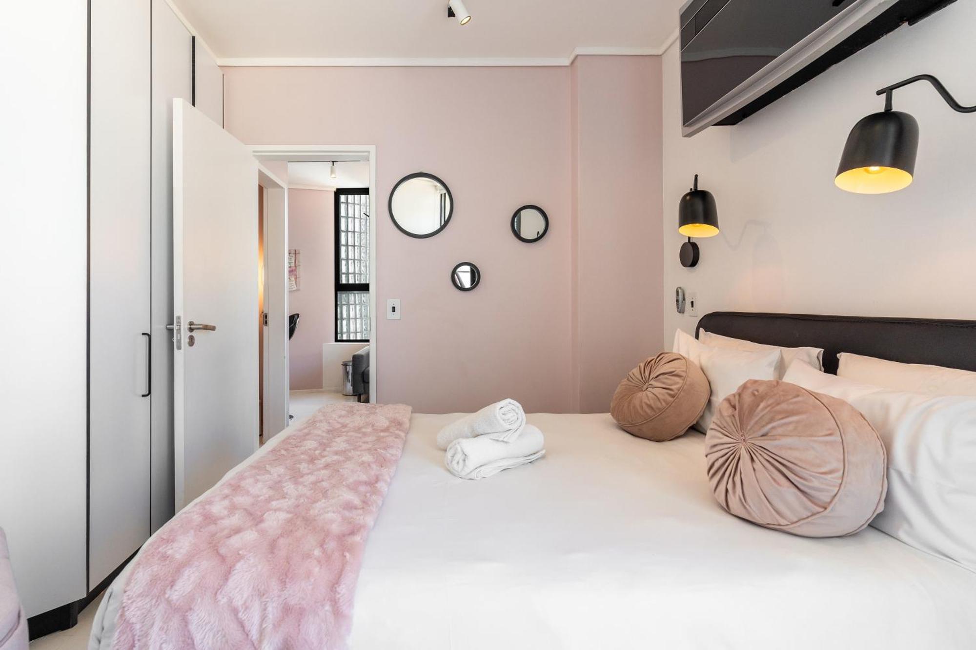 Apartment The Flamingo703: Spacious Corner Unit In Sea Point