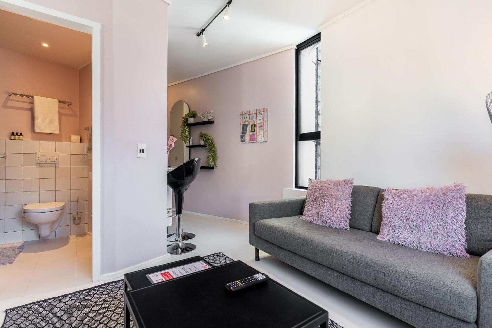The Flamingo703: Spacious Corner Unit In Sea Point *