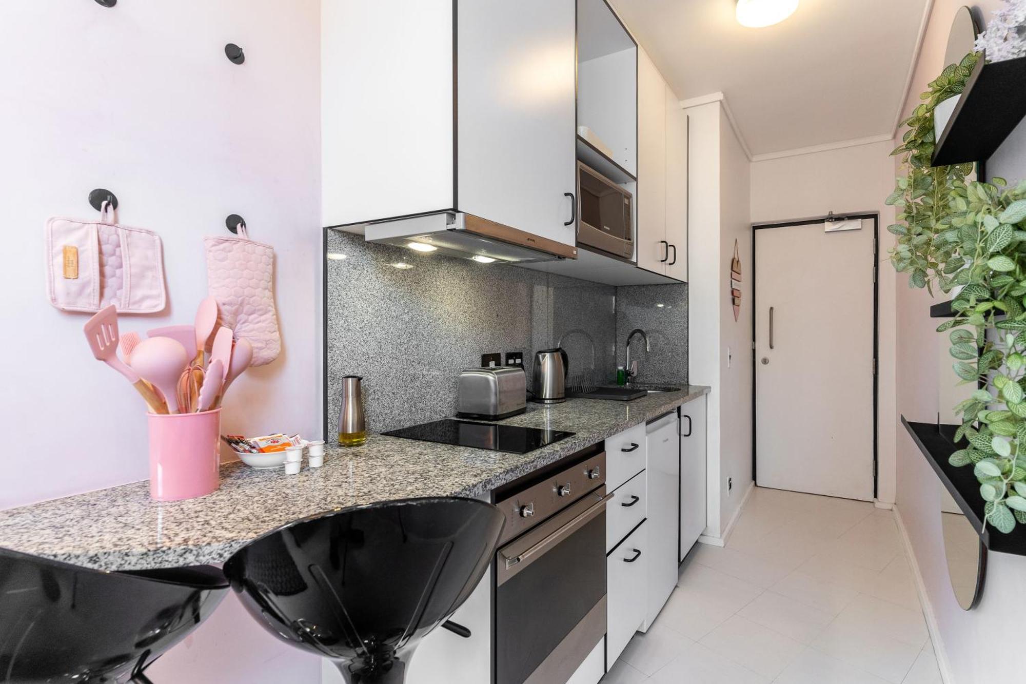 The Flamingo703: Spacious Corner Unit In Sea Point Apartment